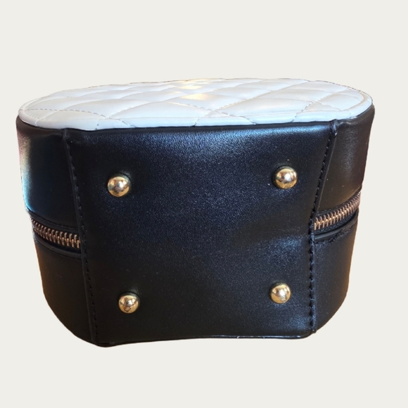 Chic White Quilted Vegan Leather Round Bag with Red Tassel - Picture 9 of 10